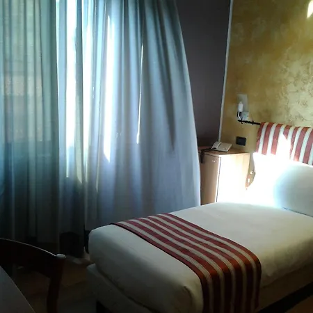 Fly Cagliari Hotell